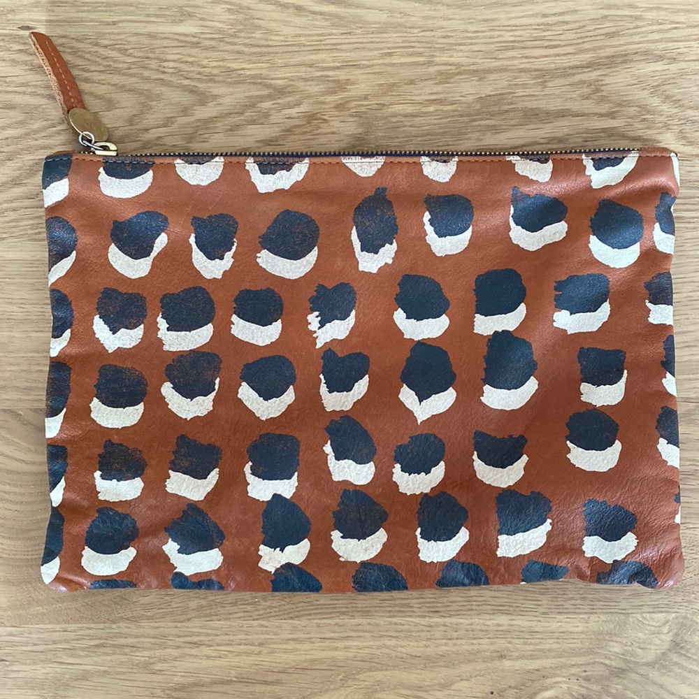 Clare V. flat clutch